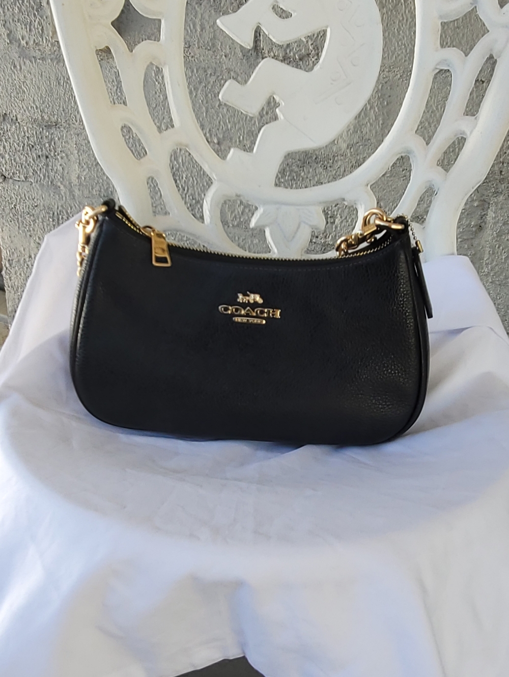 Coach Teri Shoulder Bag - Picture 4 of 10